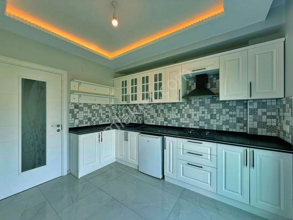 Uytundan Pelitköy'de Denize 100 Metre Site İçi Havuzlu 3+1 Villa — fotoğraf 18