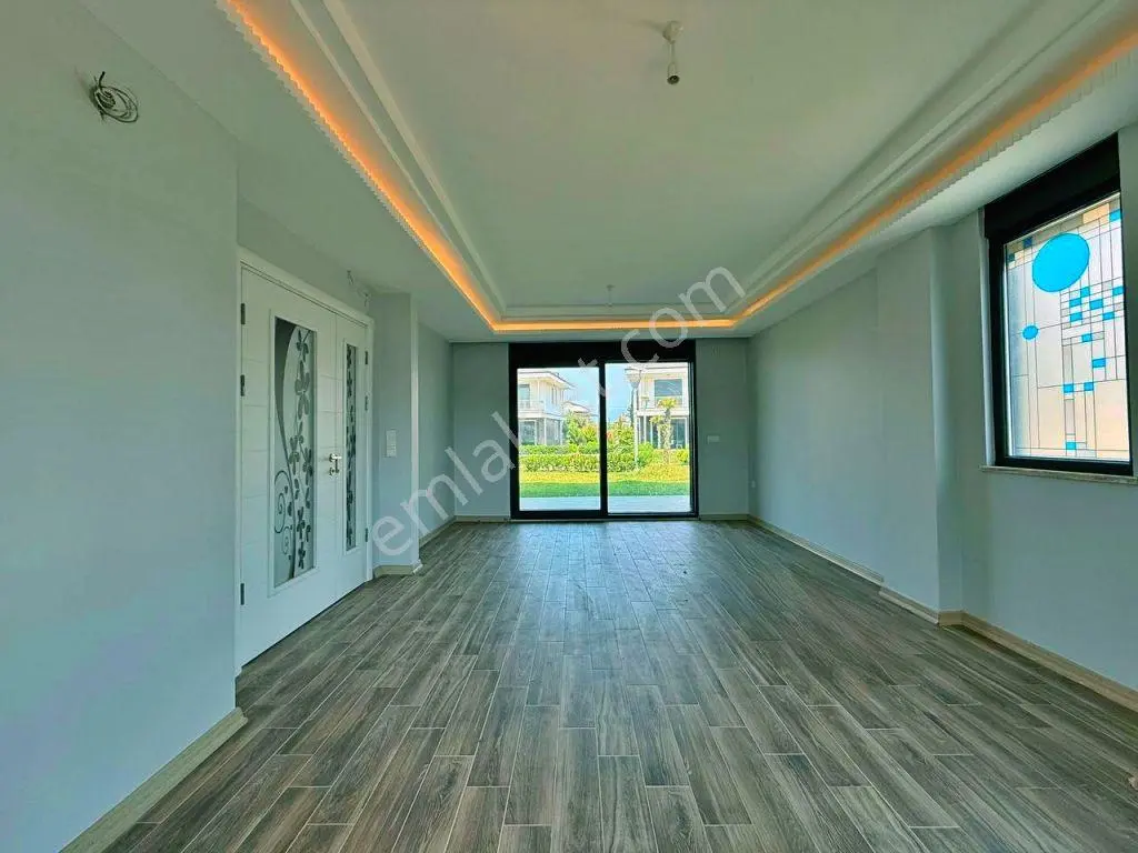 Uytundan Pelitköy'de Denize 100 Metre Site İçi Havuzlu 3+1 Villa — fotoğraf 19