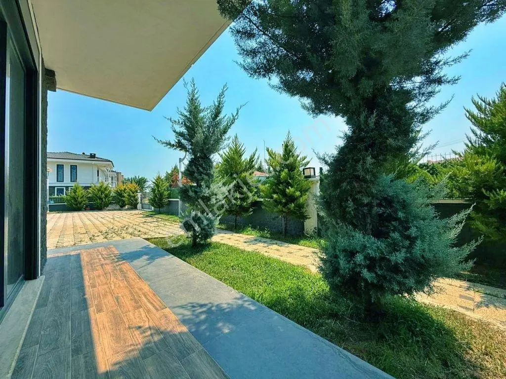Uytundan Pelitköy'de Denize 100 Metre Site İçi Havuzlu 3+1 Villa — fotoğraf 22