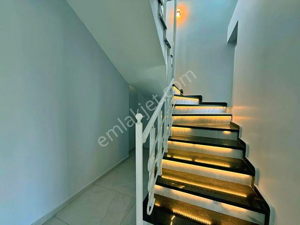 Uytundan Pelitköy'de Denize 100 Metre Site İçi Havuzlu 3+1 Villa — fotoğraf 23