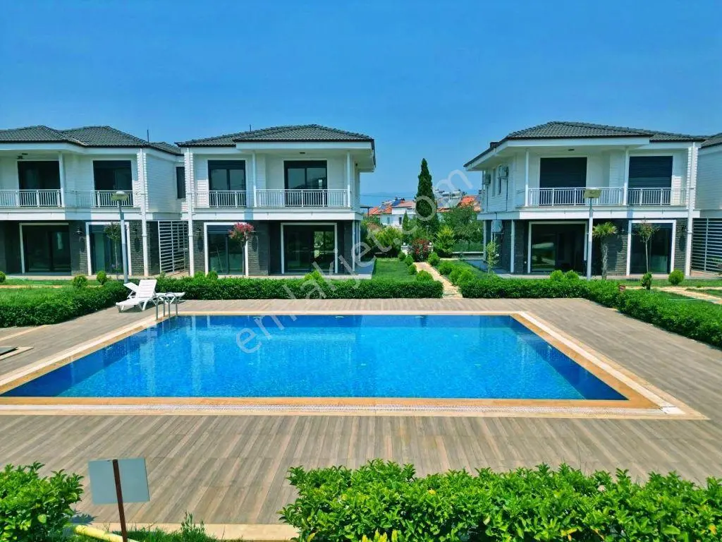 Uytundan Pelitköy'de Denize 100 Metre Site İçi Havuzlu 3+1 Villa — fotoğraf 25