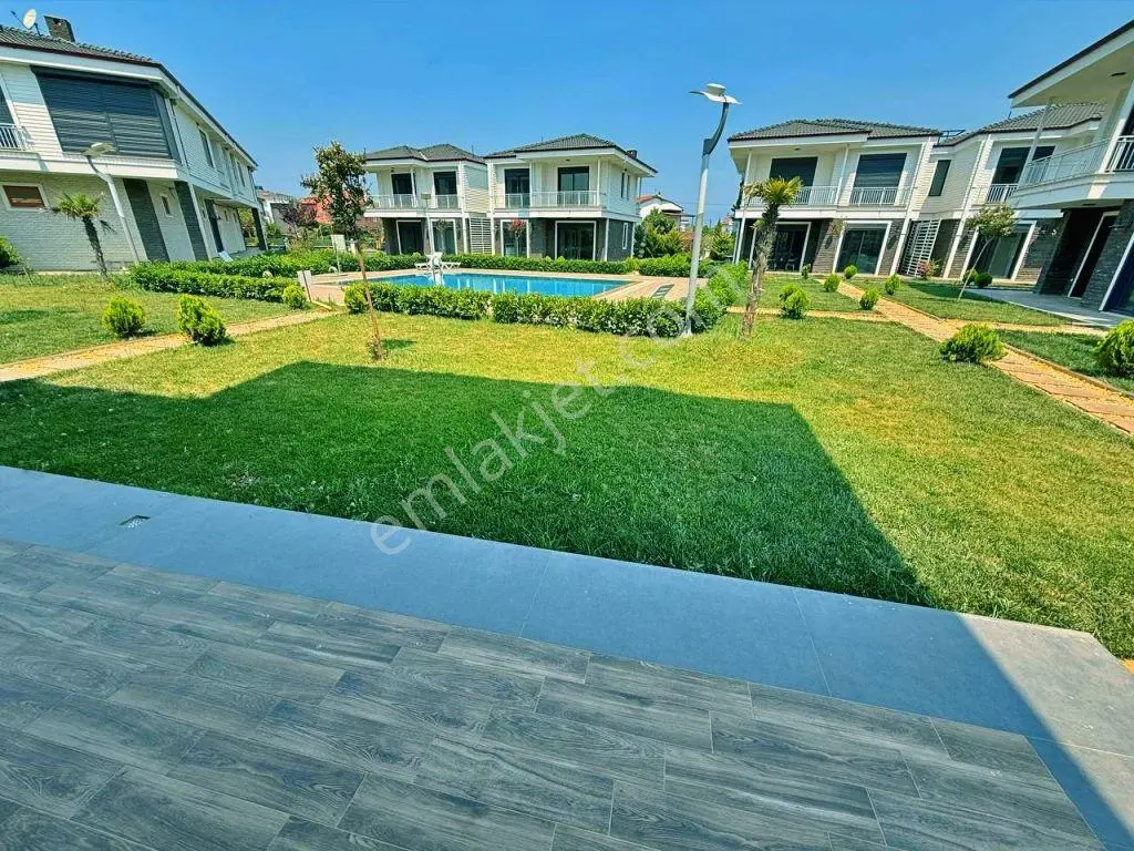 Uytundan Pelitköy'de Denize 100 Metre Site İçi Havuzlu 3+1 Villa — fotoğraf 27