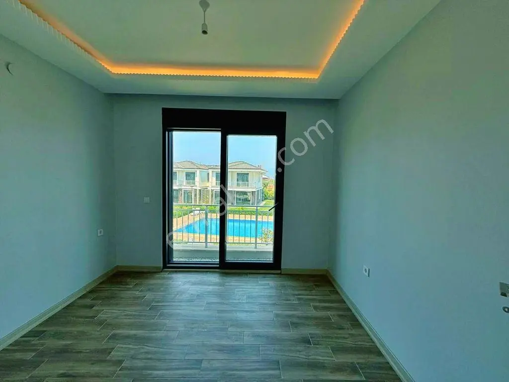 Uytundan Pelitköy'de Denize 100 Metre Site İçi Havuzlu 3+1 Villa — fotoğraf 29