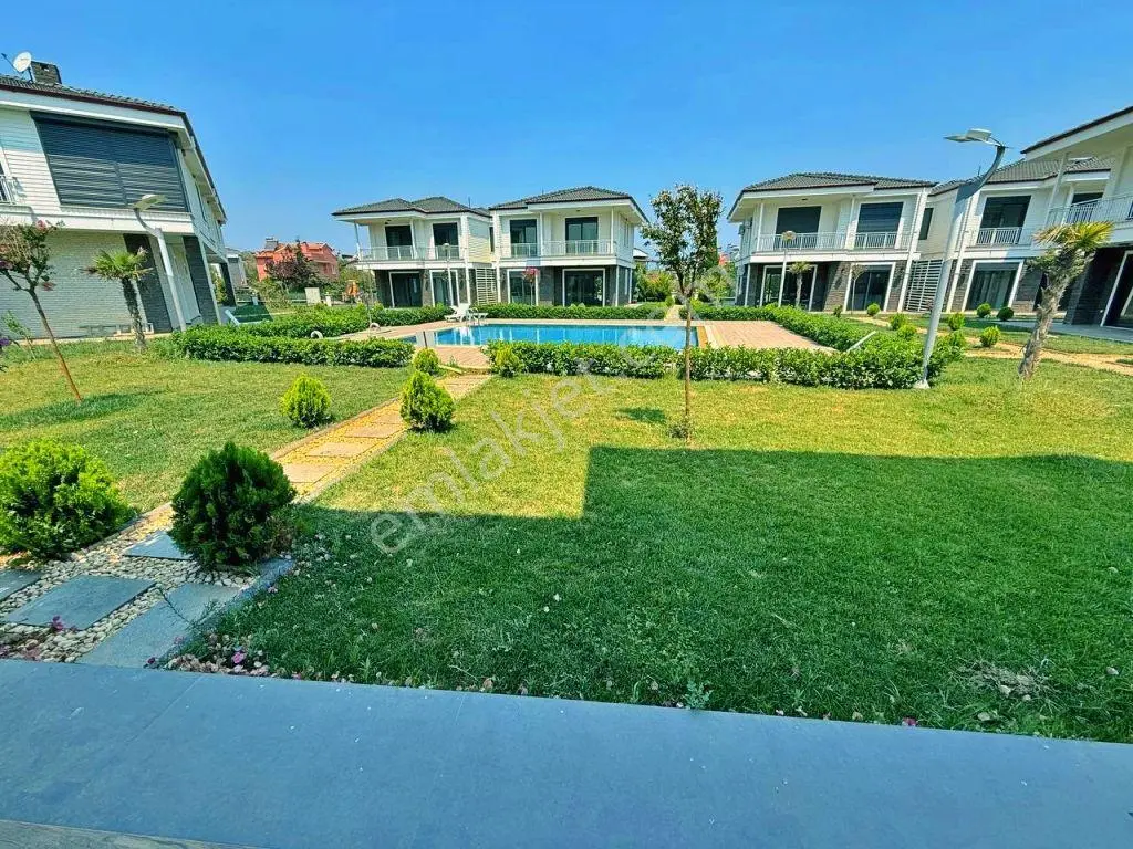Uytundan Pelitköy'de Denize 100 Metre Site İçi Havuzlu 3+1 Villa — fotoğraf 30