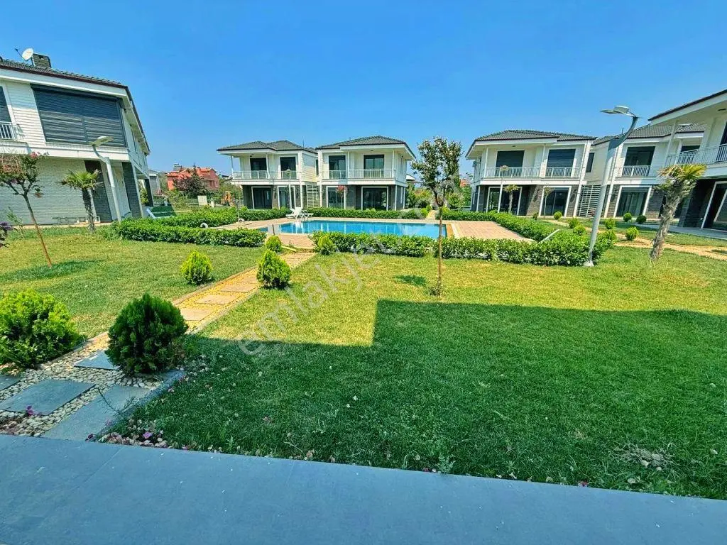 Uytundan Pelitköy'de Denize 100 Metre Site İçi Havuzlu 3+1 Villa — fotoğraf 31