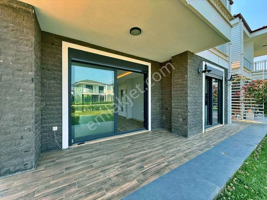Uytundan Pelitköy'de Denize 100 Metre Site İçi Havuzlu 3+1 Villa — fotoğraf 32