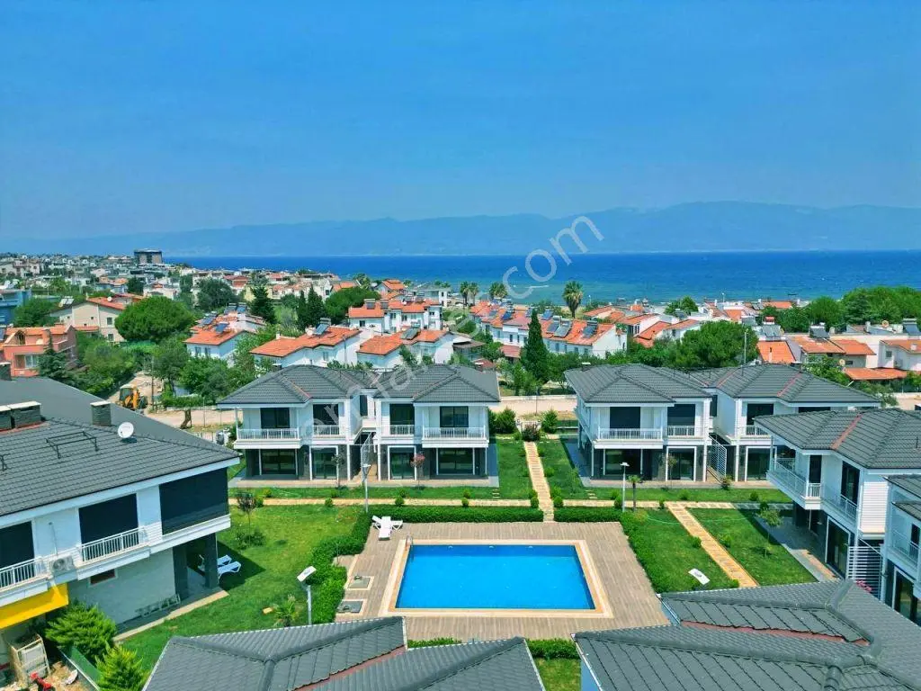 Uytundan Pelitköy'de Denize 100 Metre Site İçi Havuzlu 3+1 Villa — fotoğraf 33