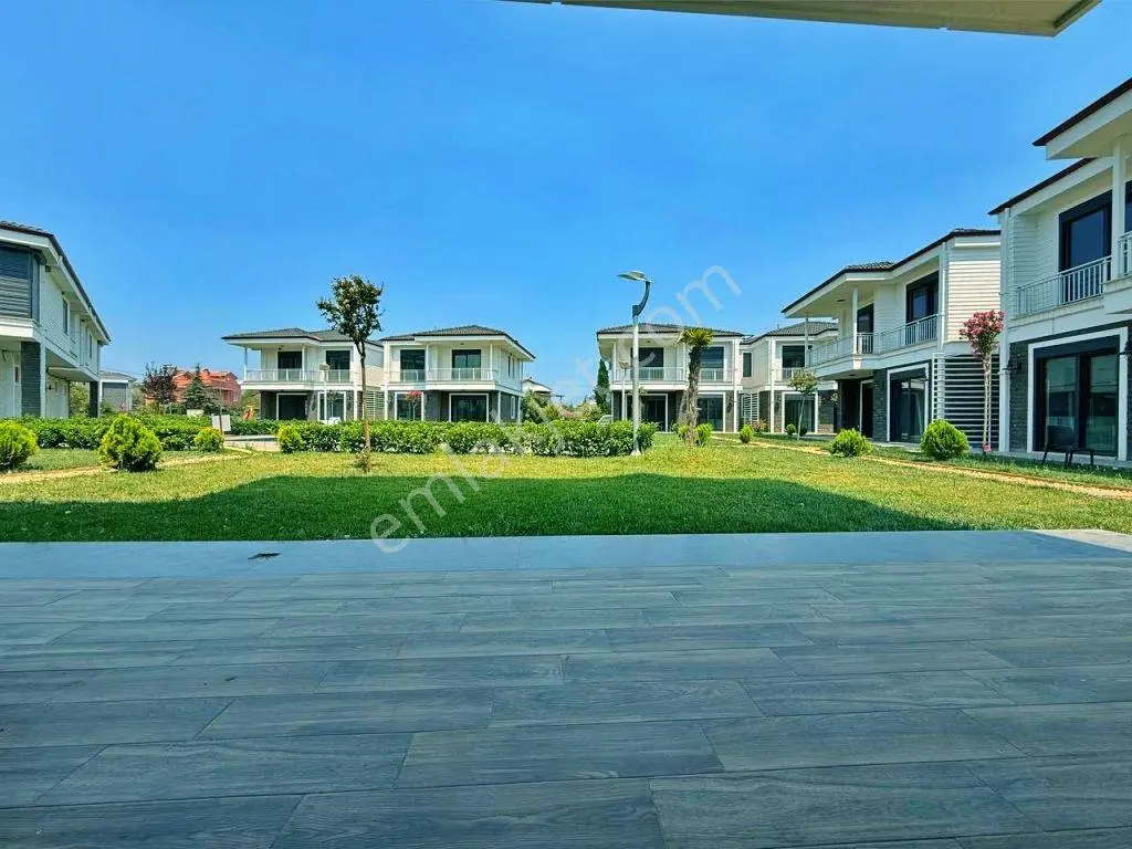 Uytundan Pelitköy'de Denize 100 Metre Site İçi Havuzlu 3+1 Villa — fotoğraf 34