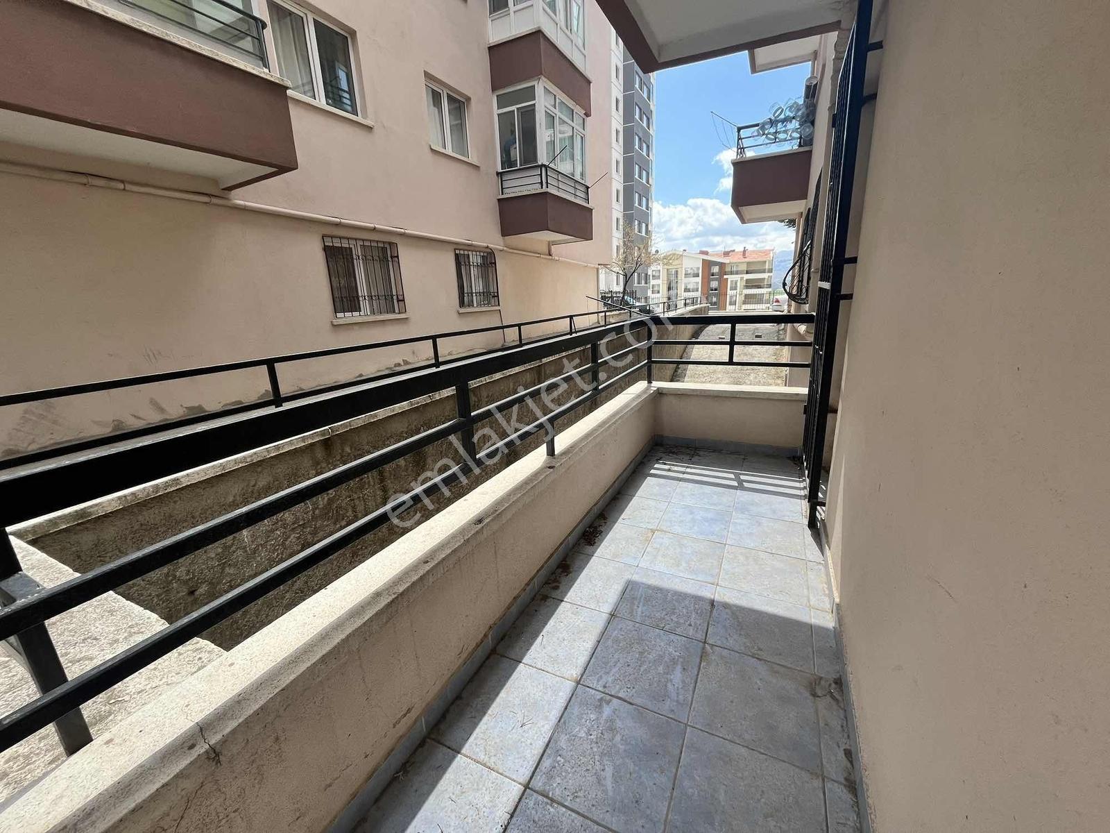 ^avantaj'dan Şok!! Küçük Kayaş'ta Cadde Dibi Düz Giriş 2+1 Daire — fotoğraf 5