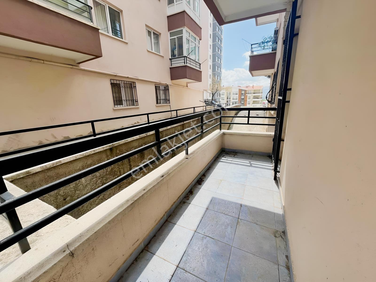 ^avantaj'dan Şok!! Küçük Kayaş'ta Cadde Dibi Düz Giriş 2+1 Daire — fotoğraf 6