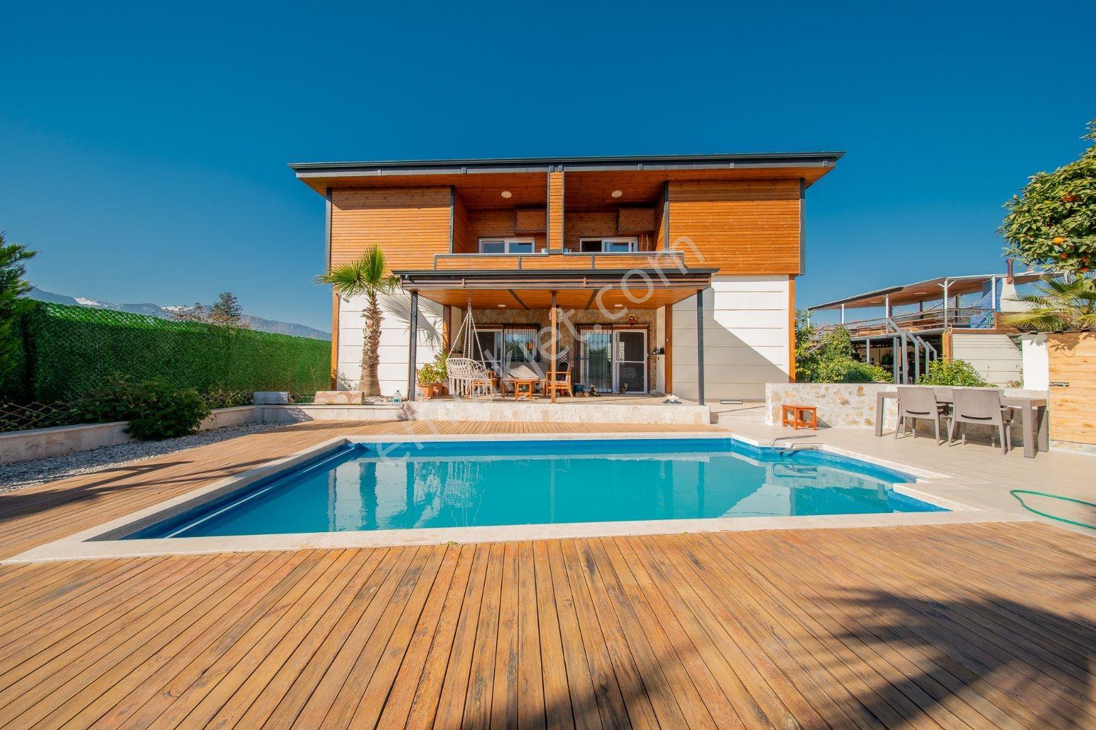 Satılık 2 Ayrı Villa Tek Fiyata Konyaaltı Aşağı Karaman