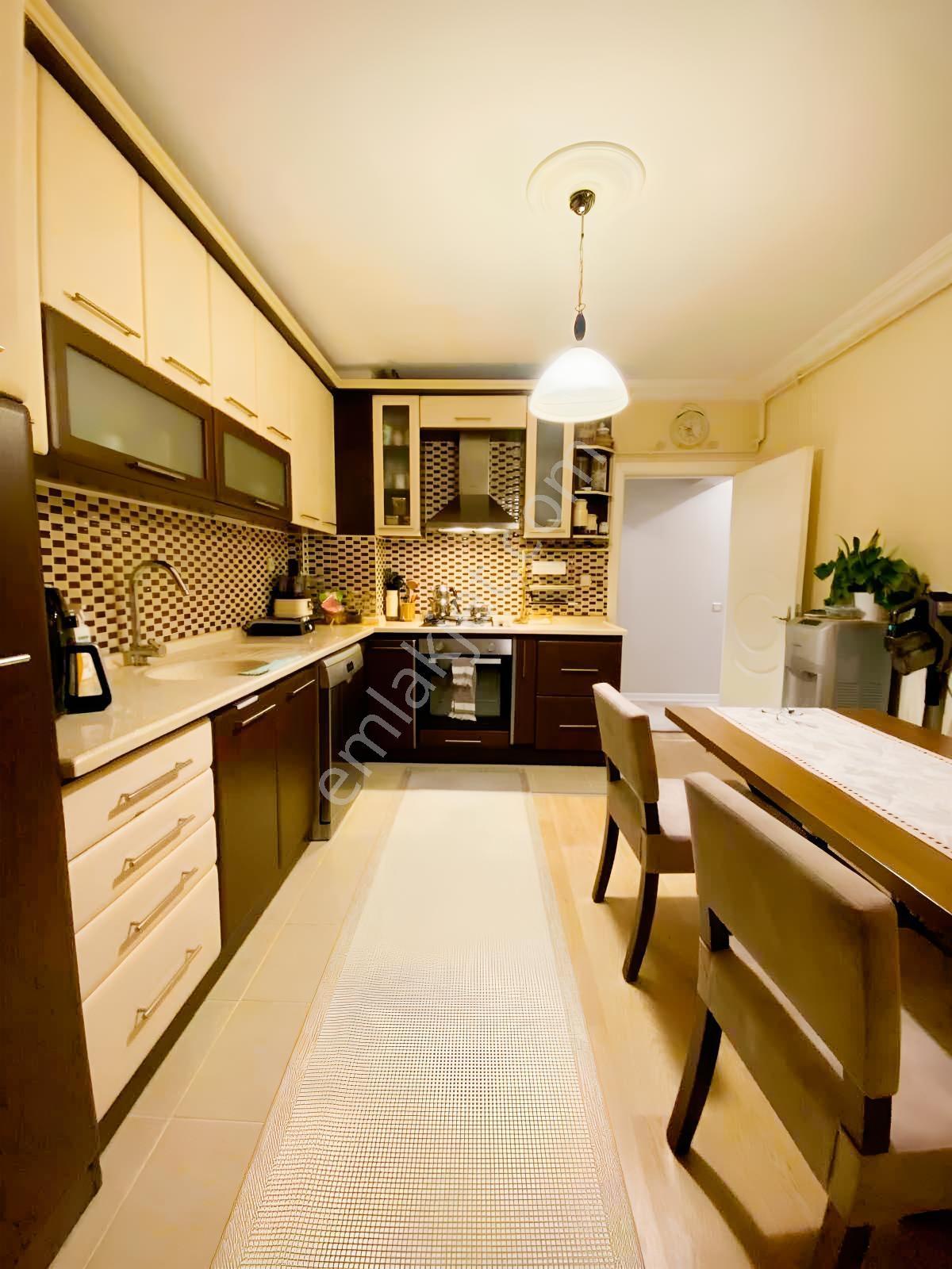 Merkezş Konumda Site İçi 3+1 Daire — fotoğraf 2