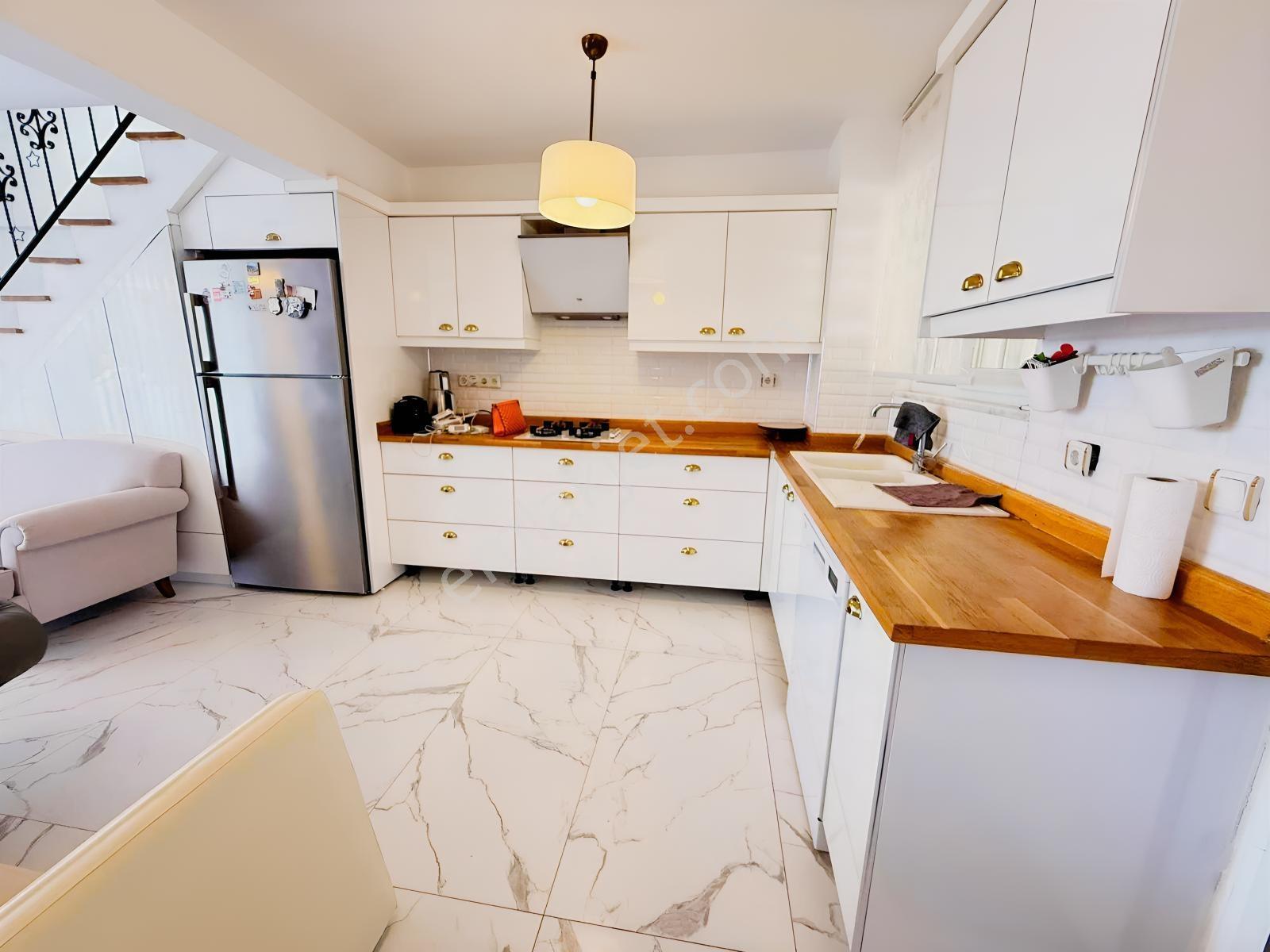 Bm Real Estate Muhteşem Deniz Manzaralı 3+1 Tripleks Villa — fotoğraf 4