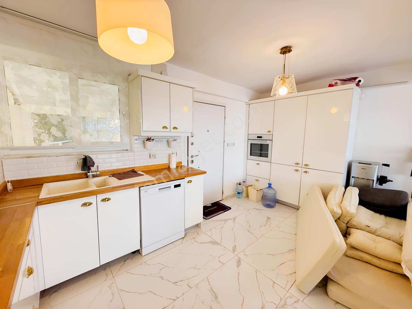 Bm Real Estate Muhteşem Deniz Manzaralı 3+1 Tripleks Villa — fotoğraf 11