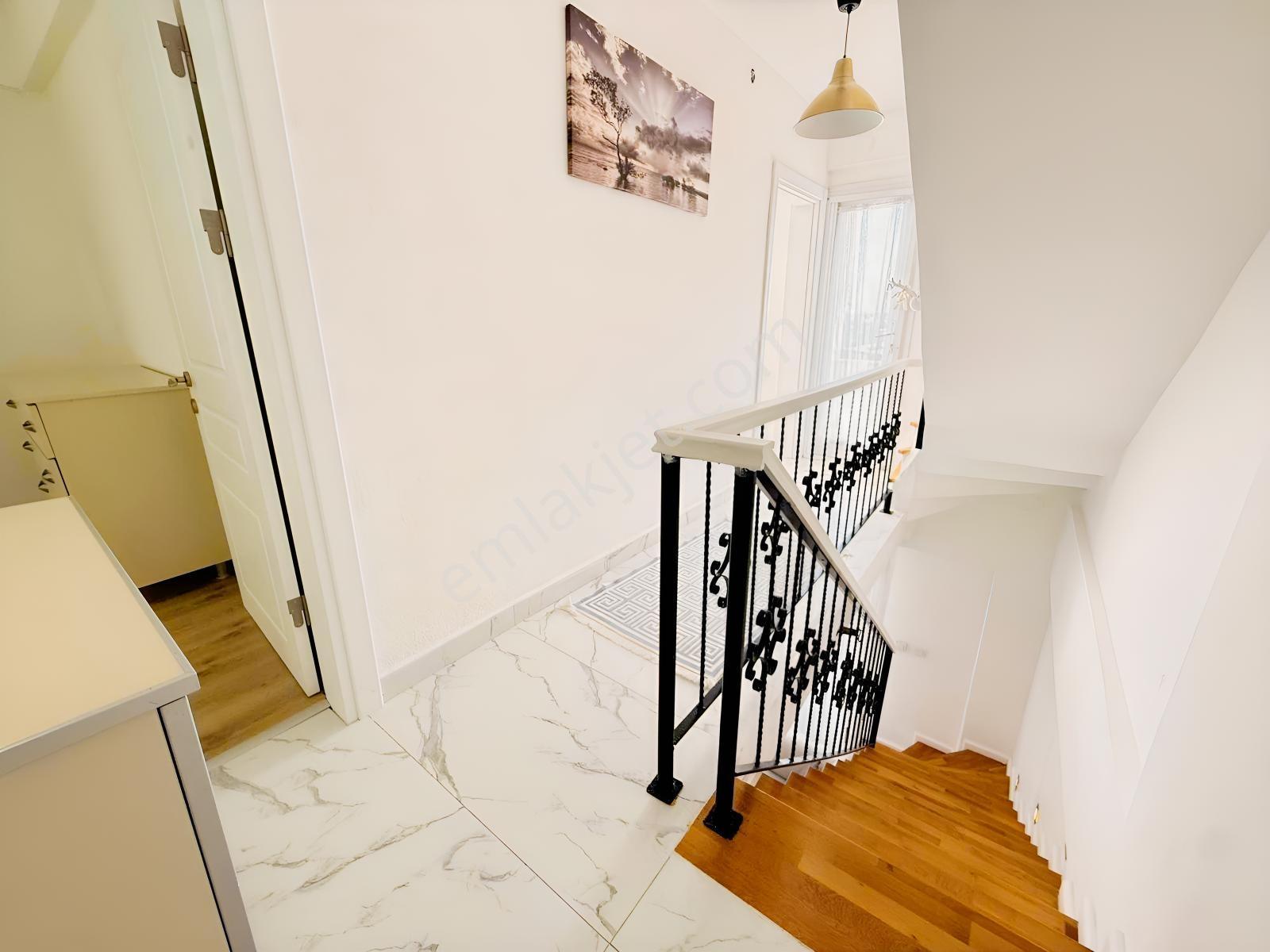 Bm Real Estate Muhteşem Deniz Manzaralı 3+1 Tripleks Villa — fotoğraf 14