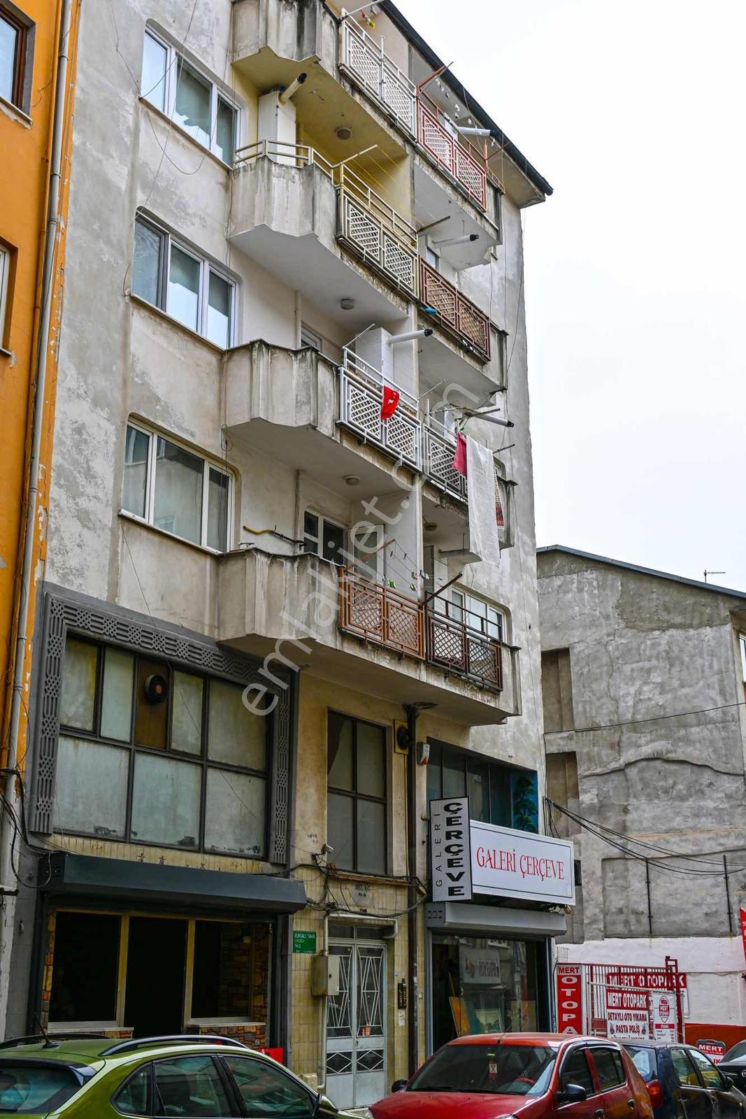 Bm Real Estate Altıparmak'ta Satılık 2+1 Asansörlü Daire — fotoğraf 2