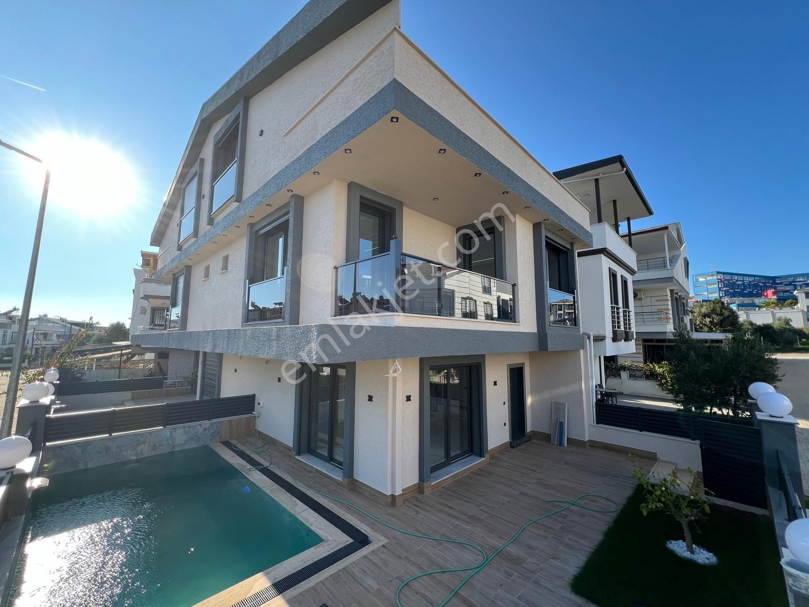 Didim Efeler Mahallesi'Nde Havuzlu Satılık 3+1 Villa