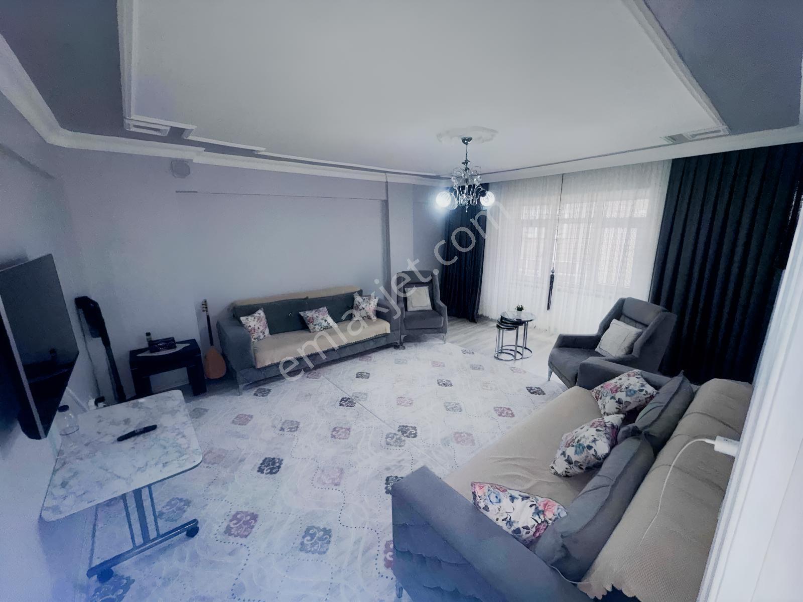 Zaferyapıdan Satılık Daire 3.Kat 100M2 Hisseli 2000Yapı Cebecimh