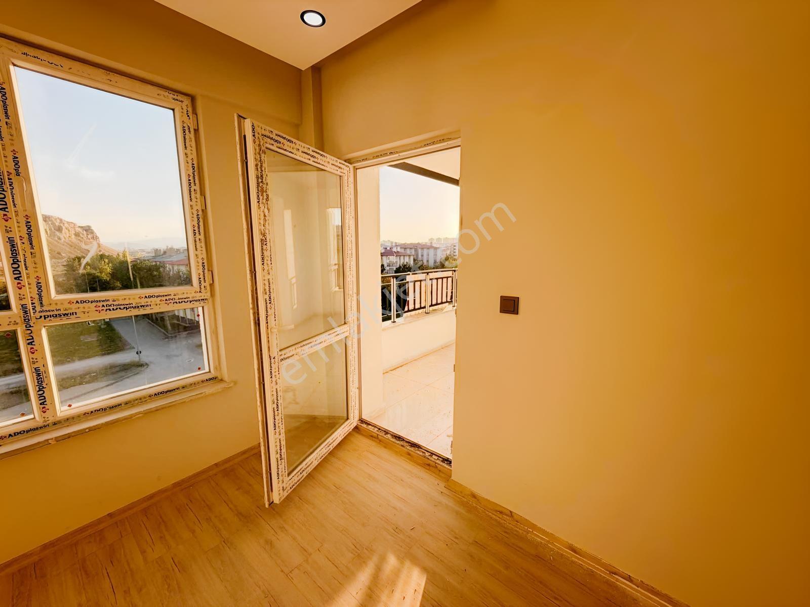 Sivas Ozan Emlak'tan Orhangazi'de Satılık 3,5+1 Sıfır Daire — fotoğraf 15