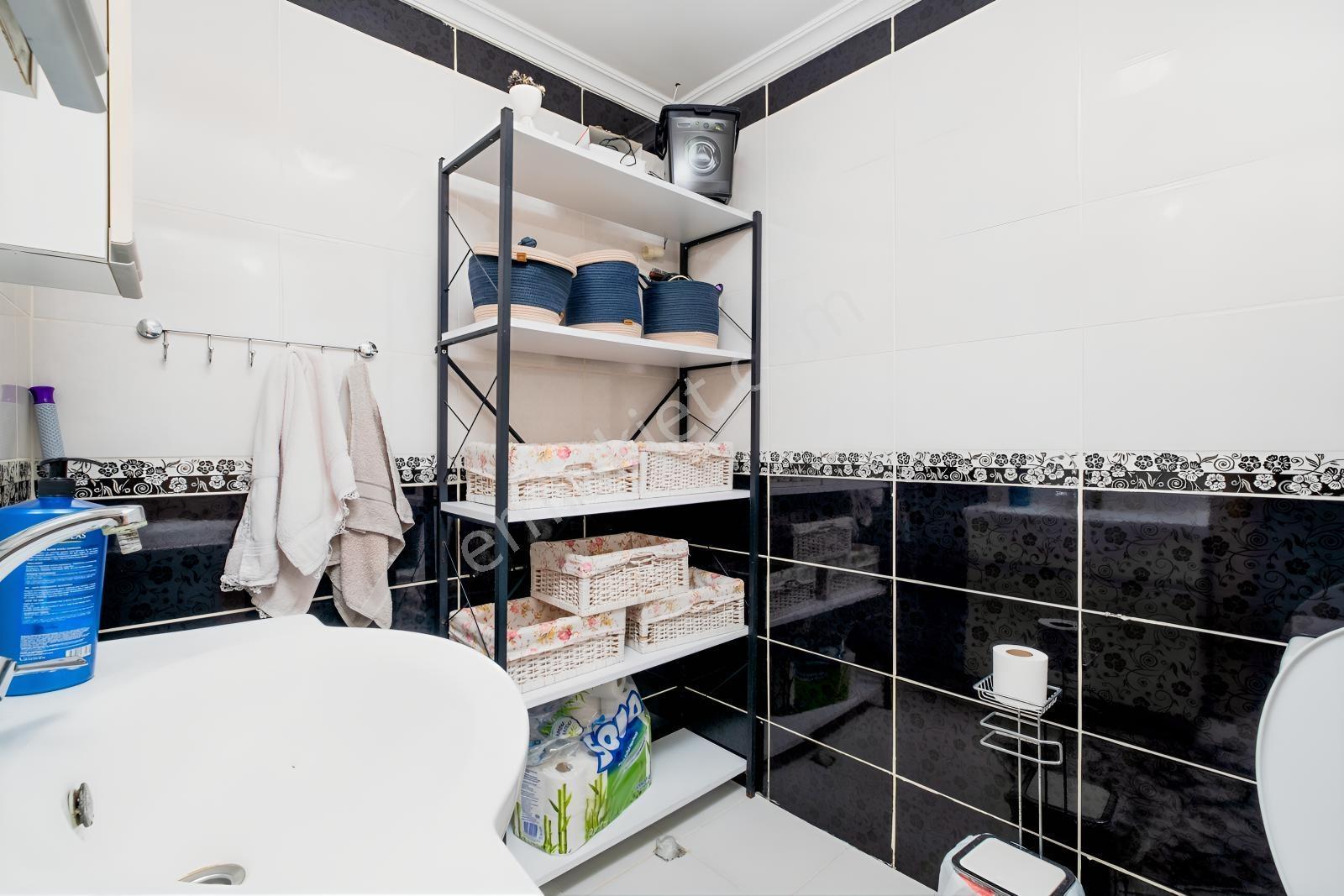 Remax Area Dan Bağlarbaşı Meydan Komple Satılık 5 Dükkan 3 Daire — fotoğraf 34
