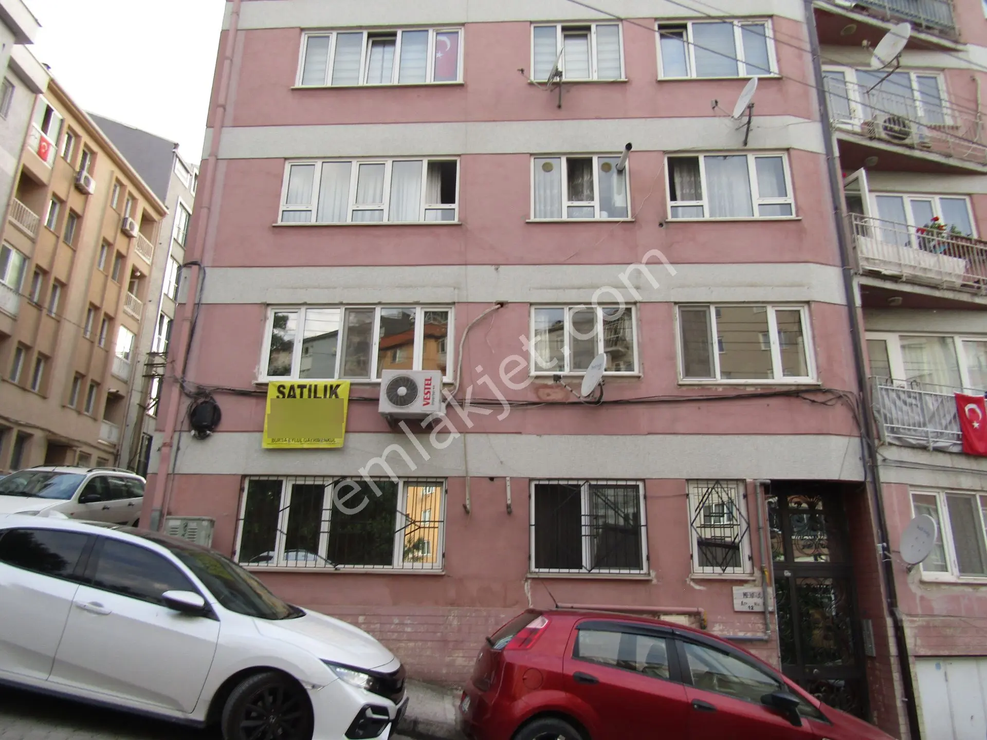 Yıldrım Umurbey Mh.Çimen Caddesi 3+1 120M2 1.Arakat Satılık Daire 1.950.000Tl