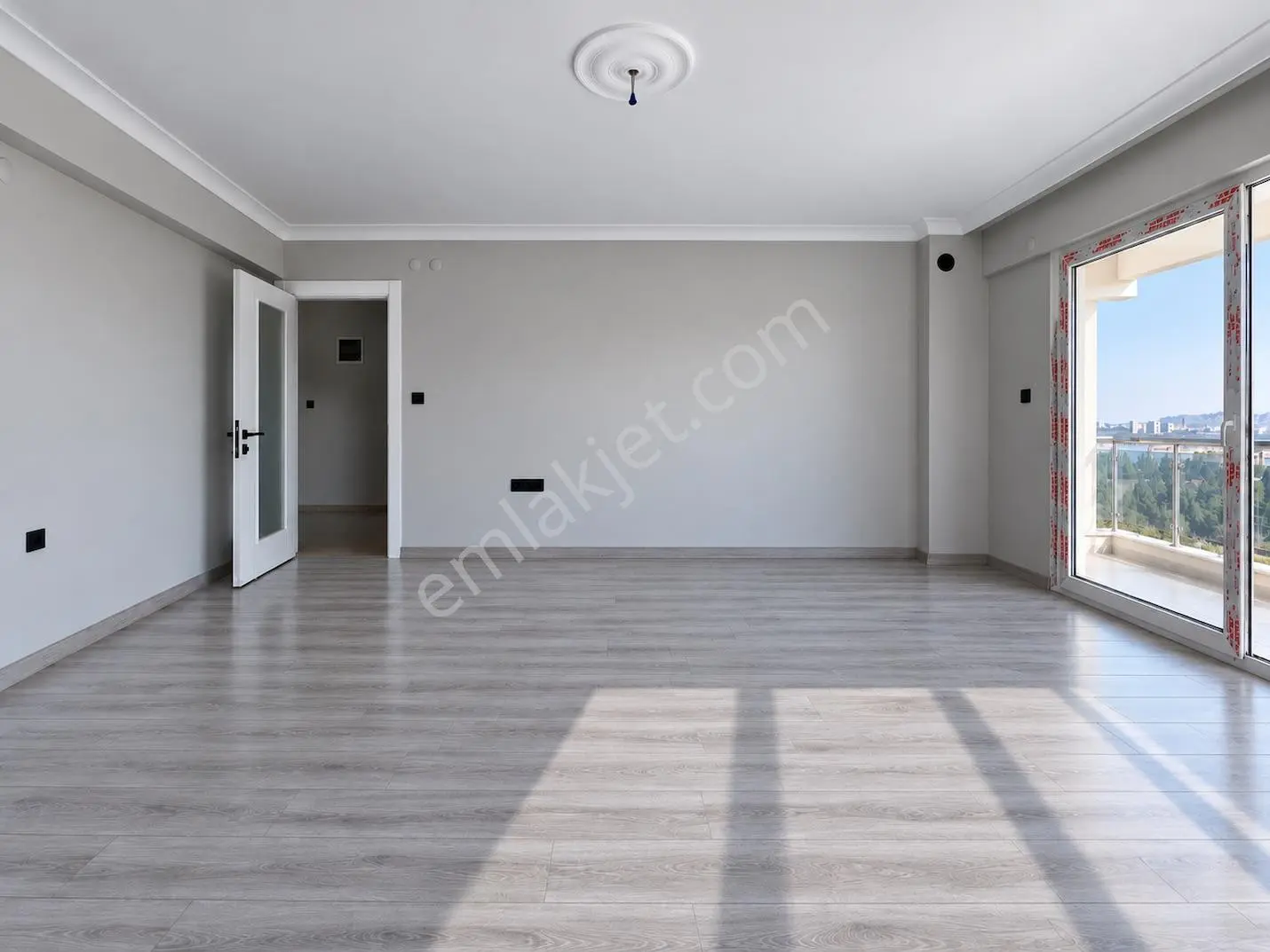 Flora'da Huzur Manzaralı Köşe Konumlu Arakat 3+1 Satılık Daire — fotoğraf 7