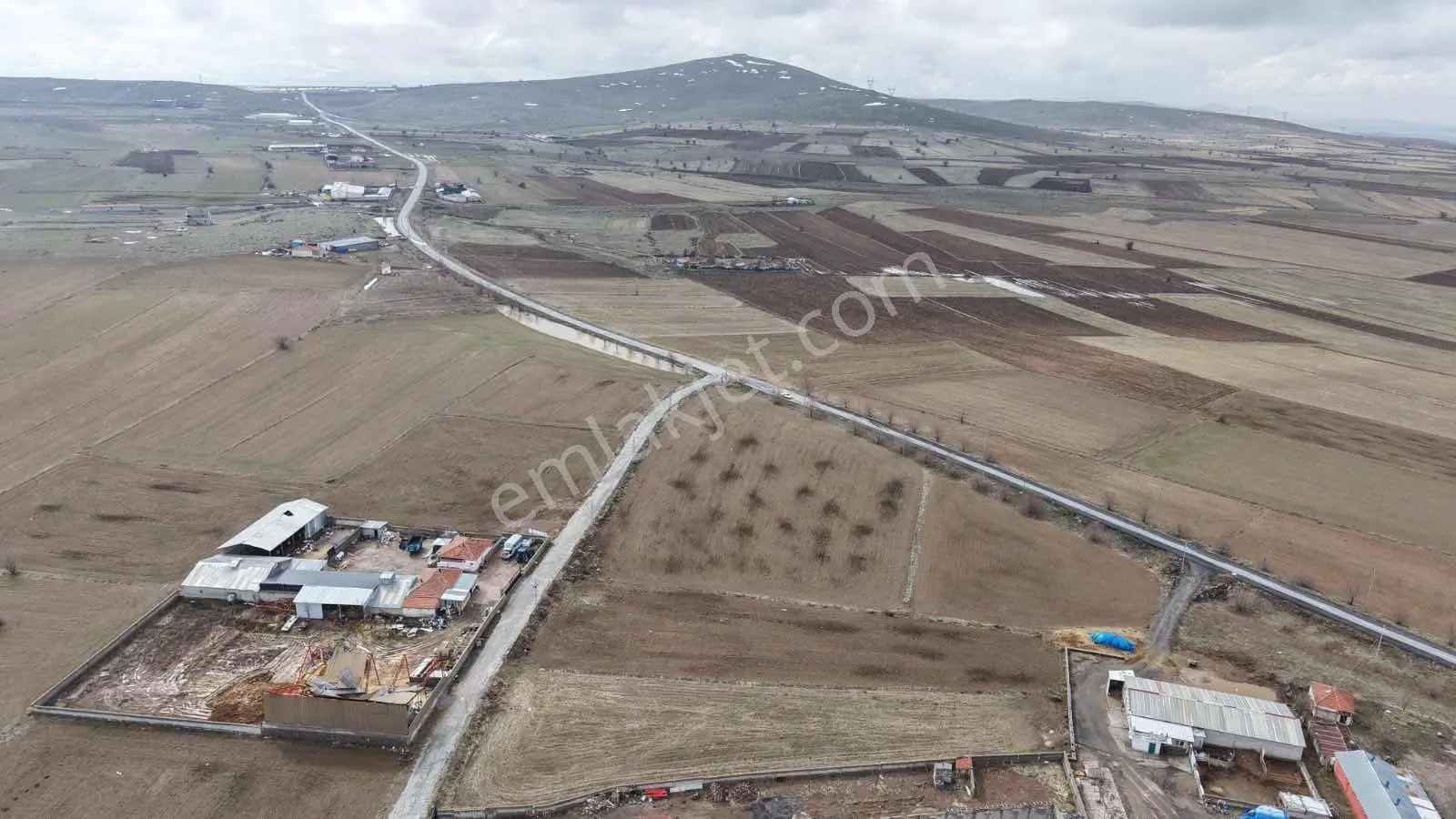 Çevrilde Anayol Üzeri Satılık Tek Tapu Tarla Kısa Süreliğine ! — fotoğraf 2