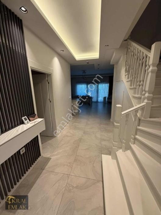 Ceneviz Villalarında Havuzlu Sitede Bahçeli Satılık Lüks Villa! — fotoğraf 4