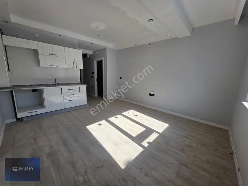 Sütlücede İstiklal Cad Yakını Yerden Isıtma Balkonlu Sıfır 1+1