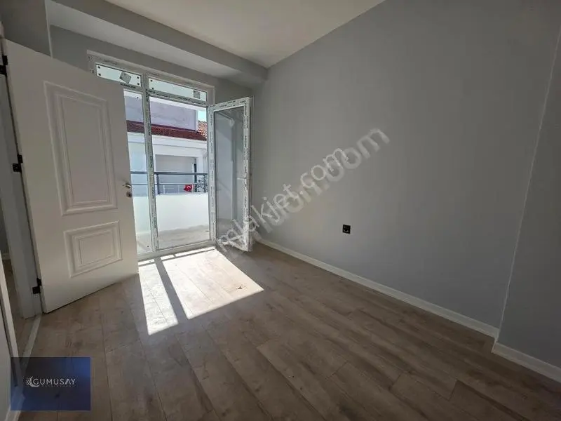 Sütlücede İstiklal Cad Yakını Yerden Isıtma Balkonlu Sıfır 1+1 — fotoğraf 7