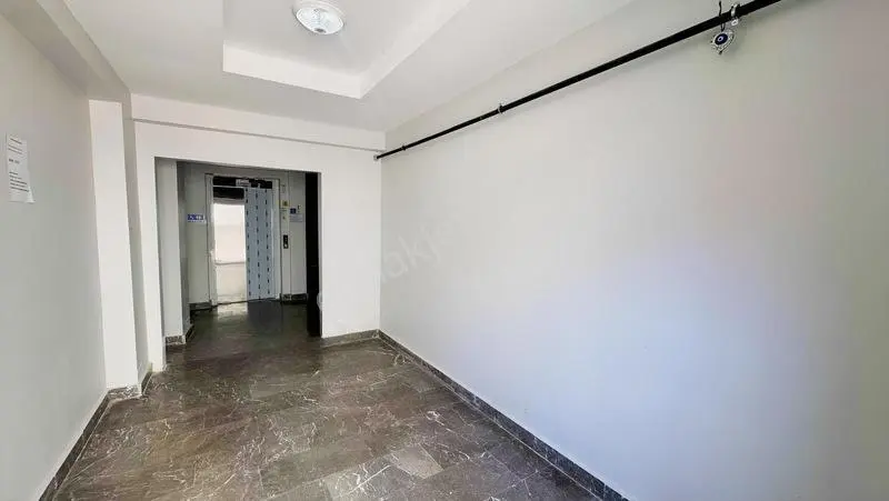 Tema Emlaktan Altınova Mah Ferah Yüksek Giriş 2+1 Satılık Daire — fotoğraf 3