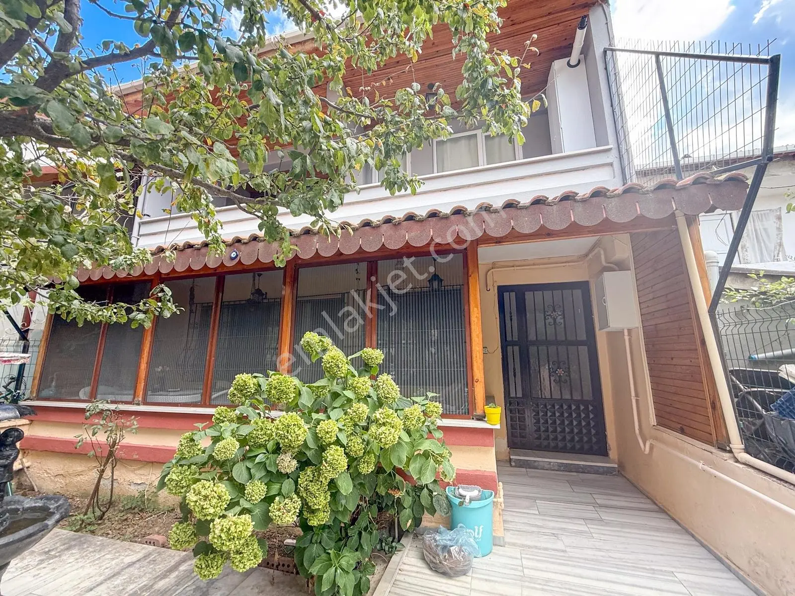 Kumbağ Pazar Sokağında Çok Geniş Full Eşyalı 2+1 Satılık Daire — fotoğraf 3