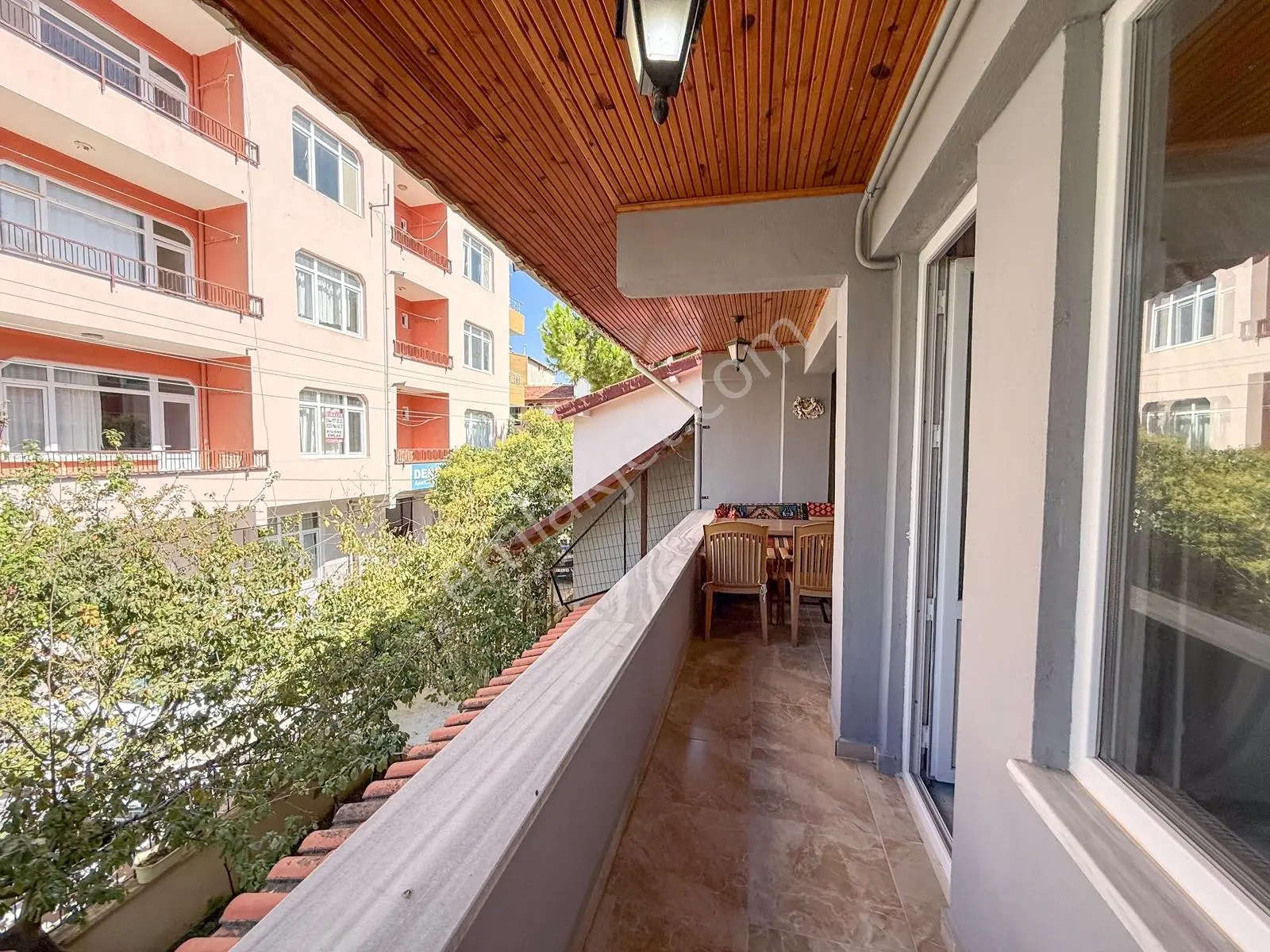 Kumbağ Pazar Sokağında Çok Geniş Full Eşyalı 2+1 Satılık Daire — fotoğraf 17