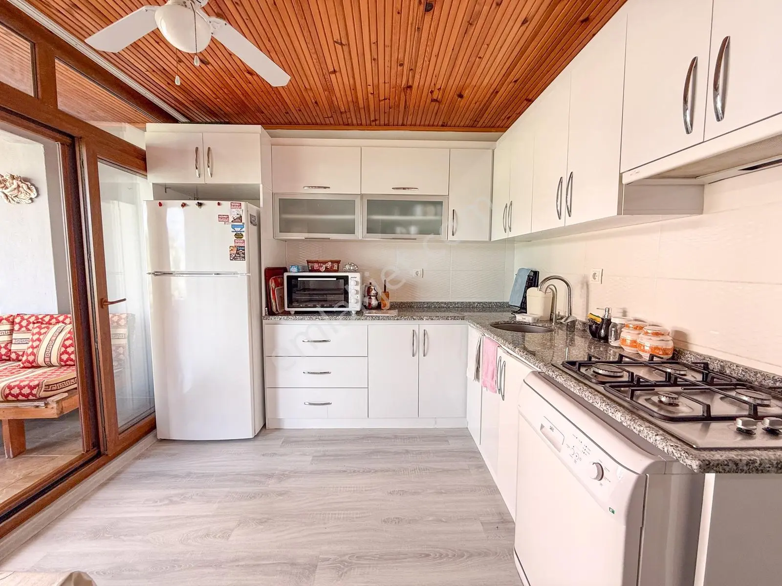 Kumbağ Pazar Sokağında Çok Geniş Full Eşyalı 2+1 Satılık Daire — fotoğraf 24