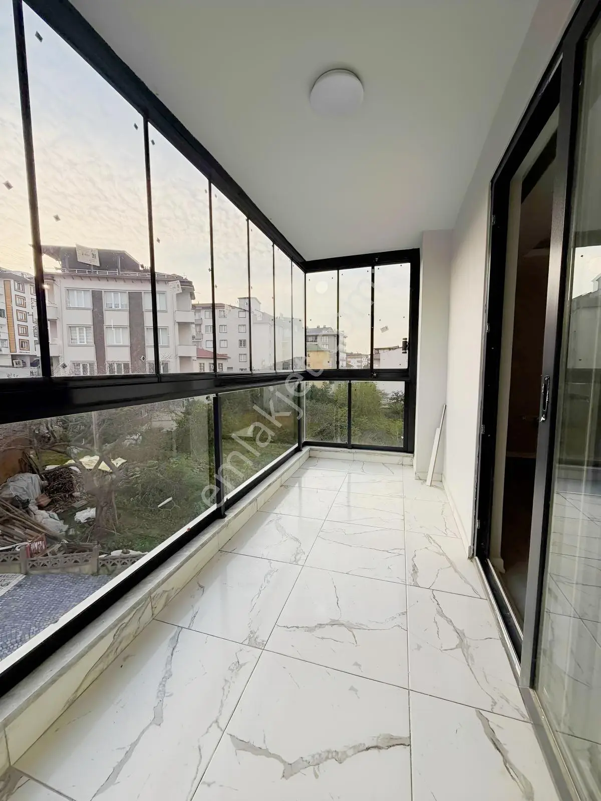Engin Emlaktan Akçakocada Satlık 1+1daire — fotoğraf 4
