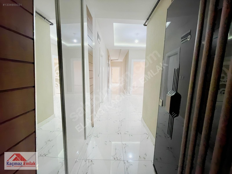 Kaçmaz Emlak'tan Üniversite Mah. 4+1 Kiralık Daire — fotoğraf 2
