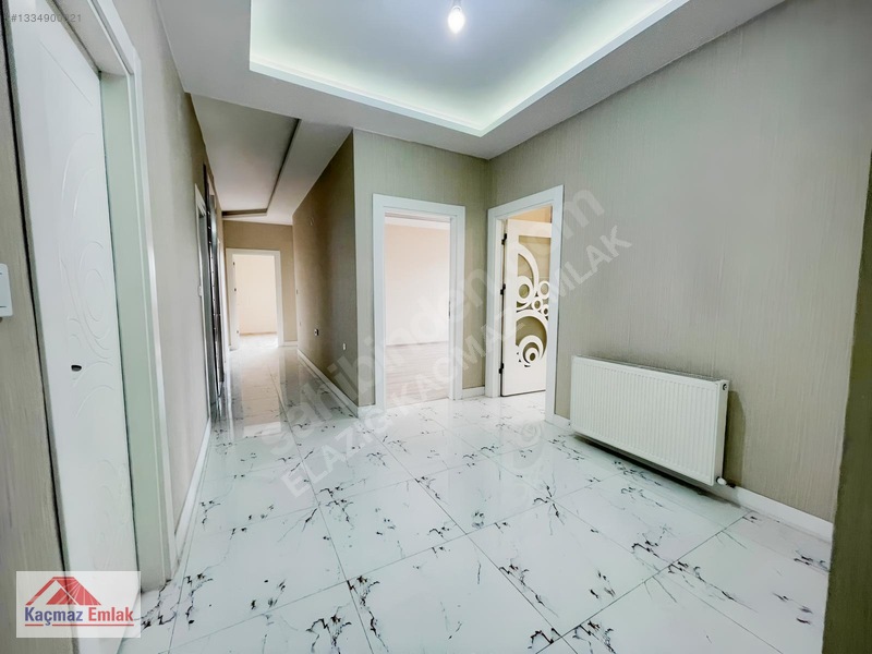 Kaçmaz Emlak'tan Üniversite Mah. 4+1 Kiralık Daire — fotoğraf 3