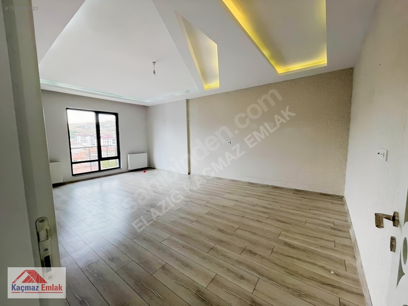 Kaçmaz Emlak'tan Üniversite Mah. 4+1 Kiralık Daire — fotoğraf 4