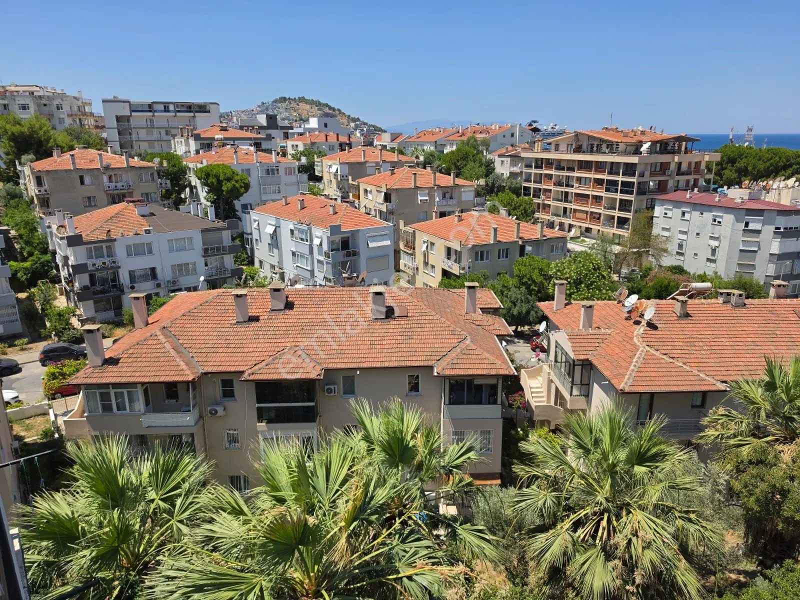 Kuşadası Marinada Salondan Deniz Manzaralı 3+1 Satılık Daire — fotoğraf 3