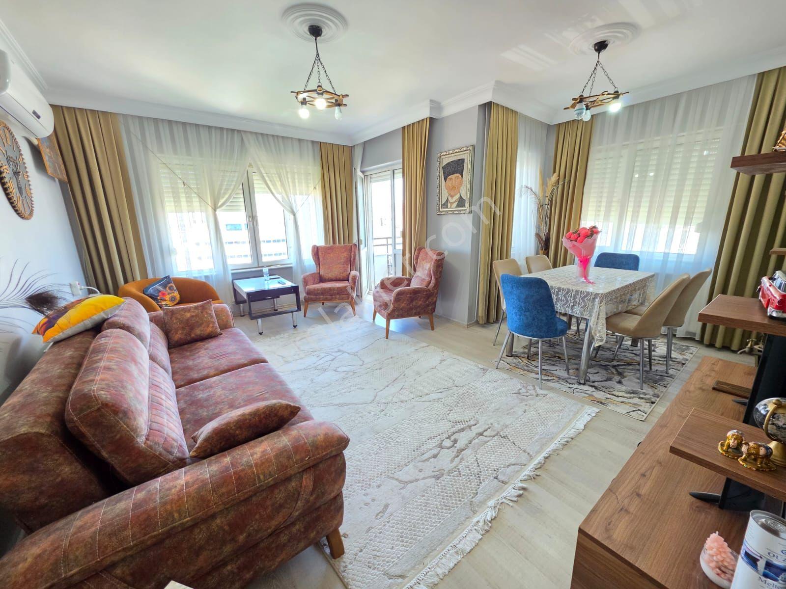 Kuşadası Marinada Salondan Deniz Manzaralı 3+1 Satılık Daire — fotoğraf 9