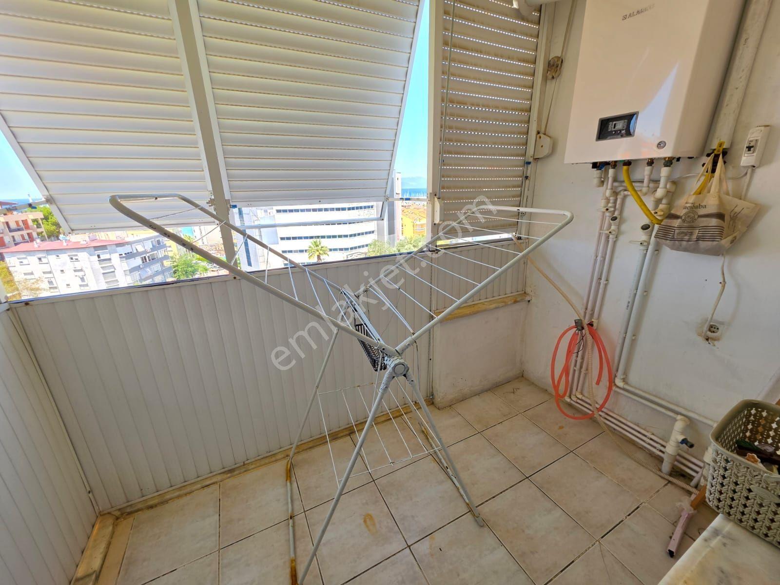 Kuşadası Marinada Salondan Deniz Manzaralı 3+1 Satılık Daire — fotoğraf 13