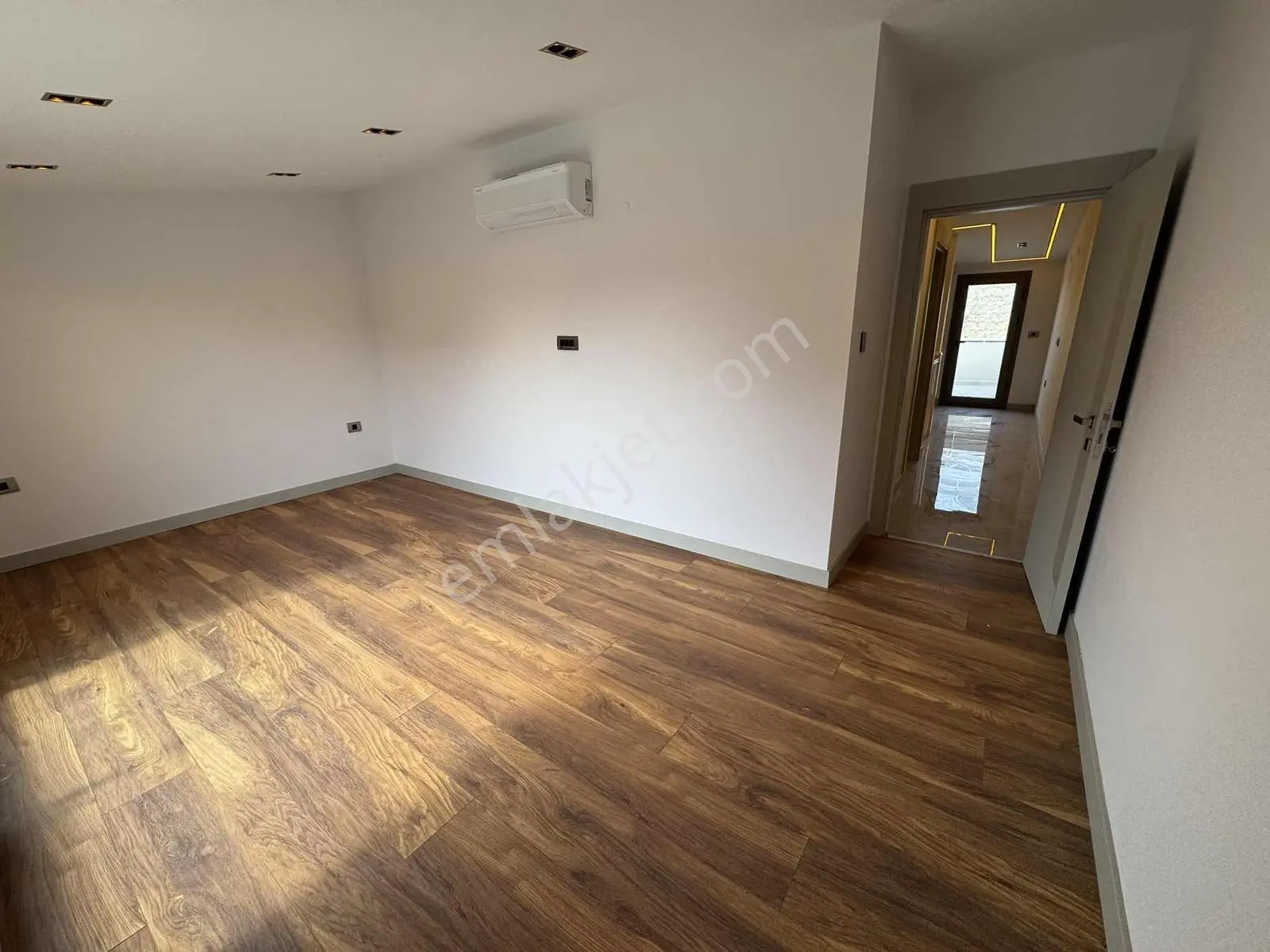 Menderes Coldwell Banker Poyraz'dan Tam Müstakil Havuzlu 5+1 — fotoğraf 3