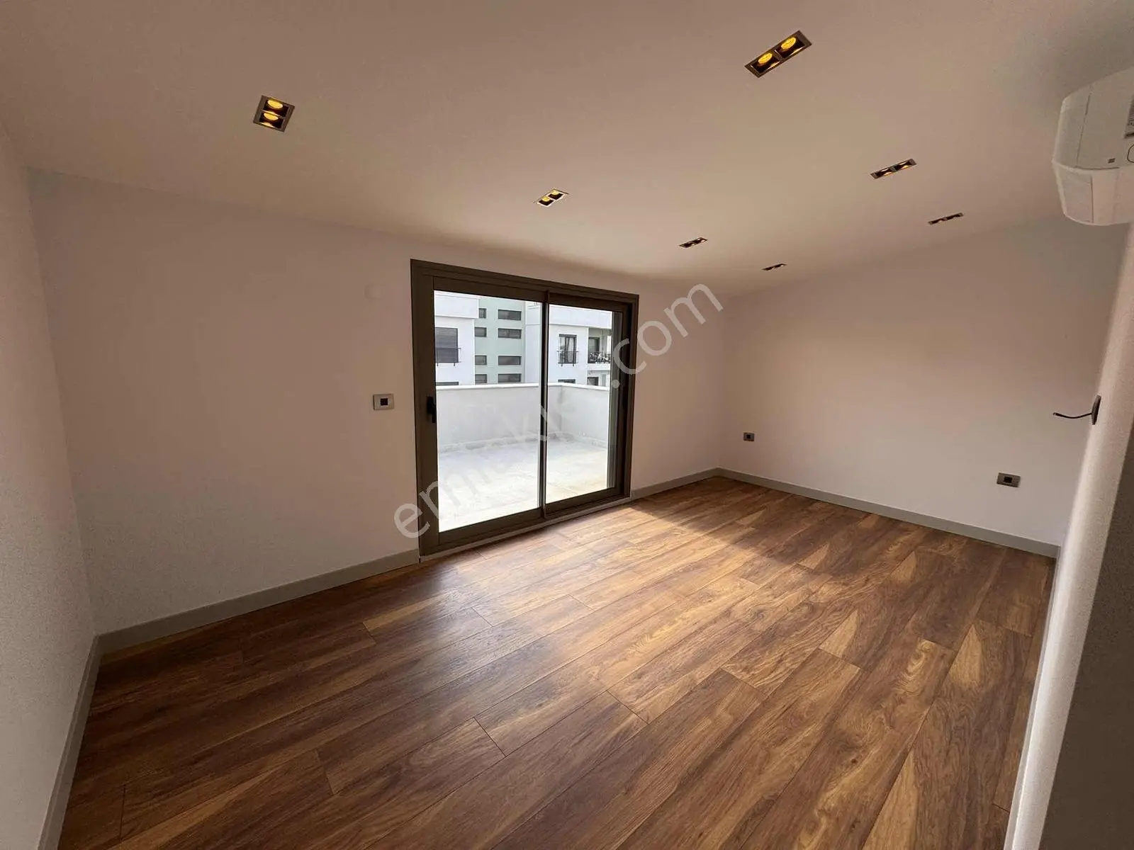 Menderes Coldwell Banker Poyraz'dan Tam Müstakil Havuzlu 5+1 — fotoğraf 4