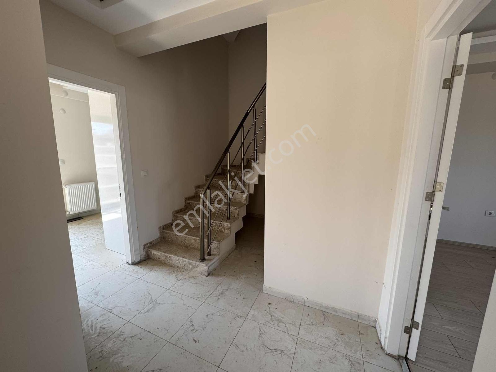 Menderes Coldwell Banker Poyraz'dan Geniş Bahçeli Villa — fotoğraf 14