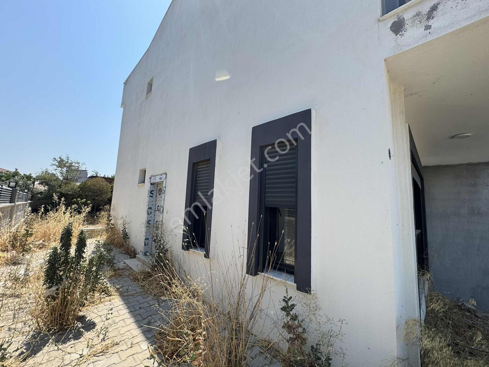 Menderes Coldwell Banker Poyraz'dan Geniş Bahçeli Villa — fotoğraf 17
