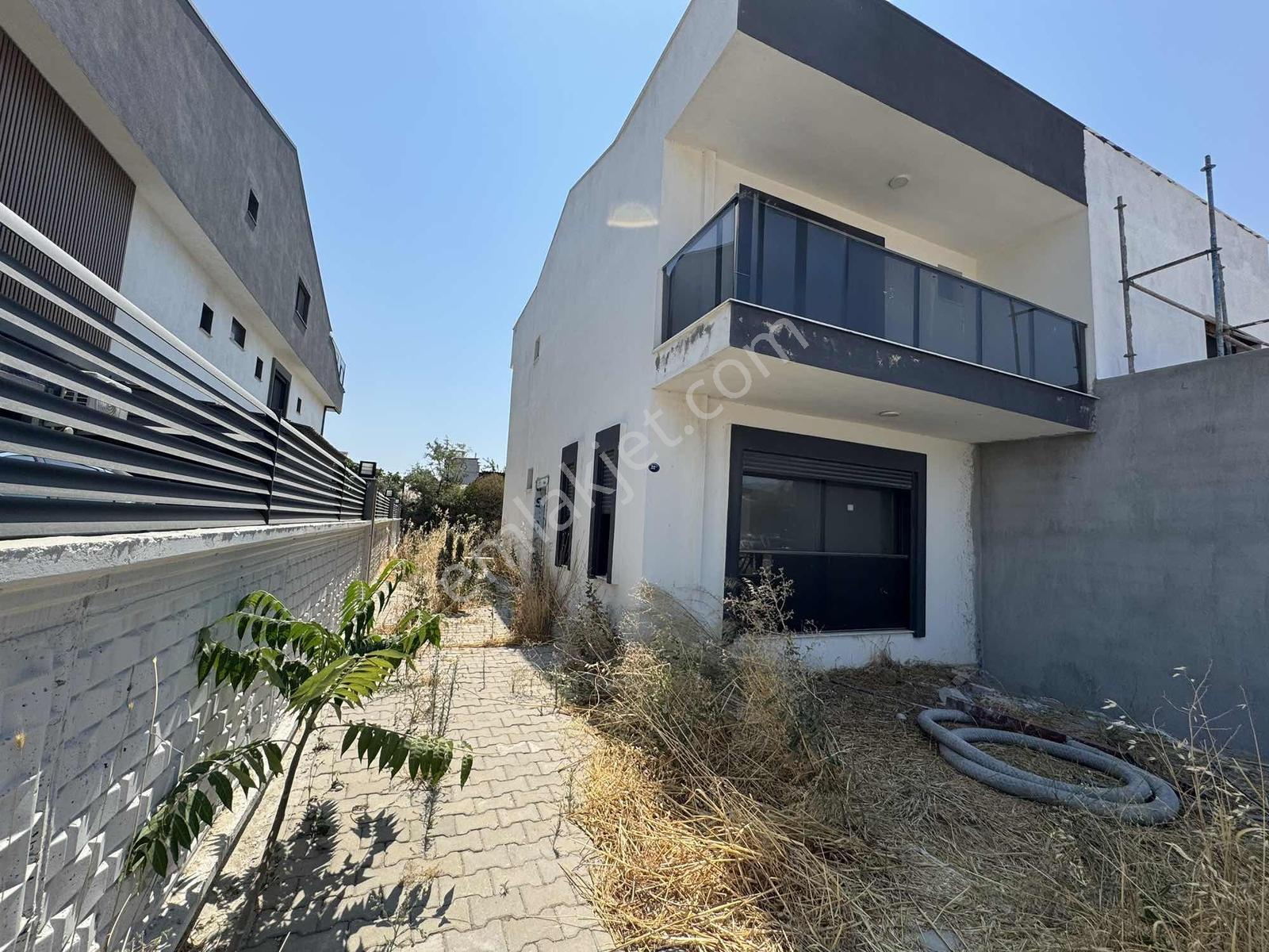 Menderes Coldwell Banker Poyraz'dan Geniş Bahçeli Villa — fotoğraf 18