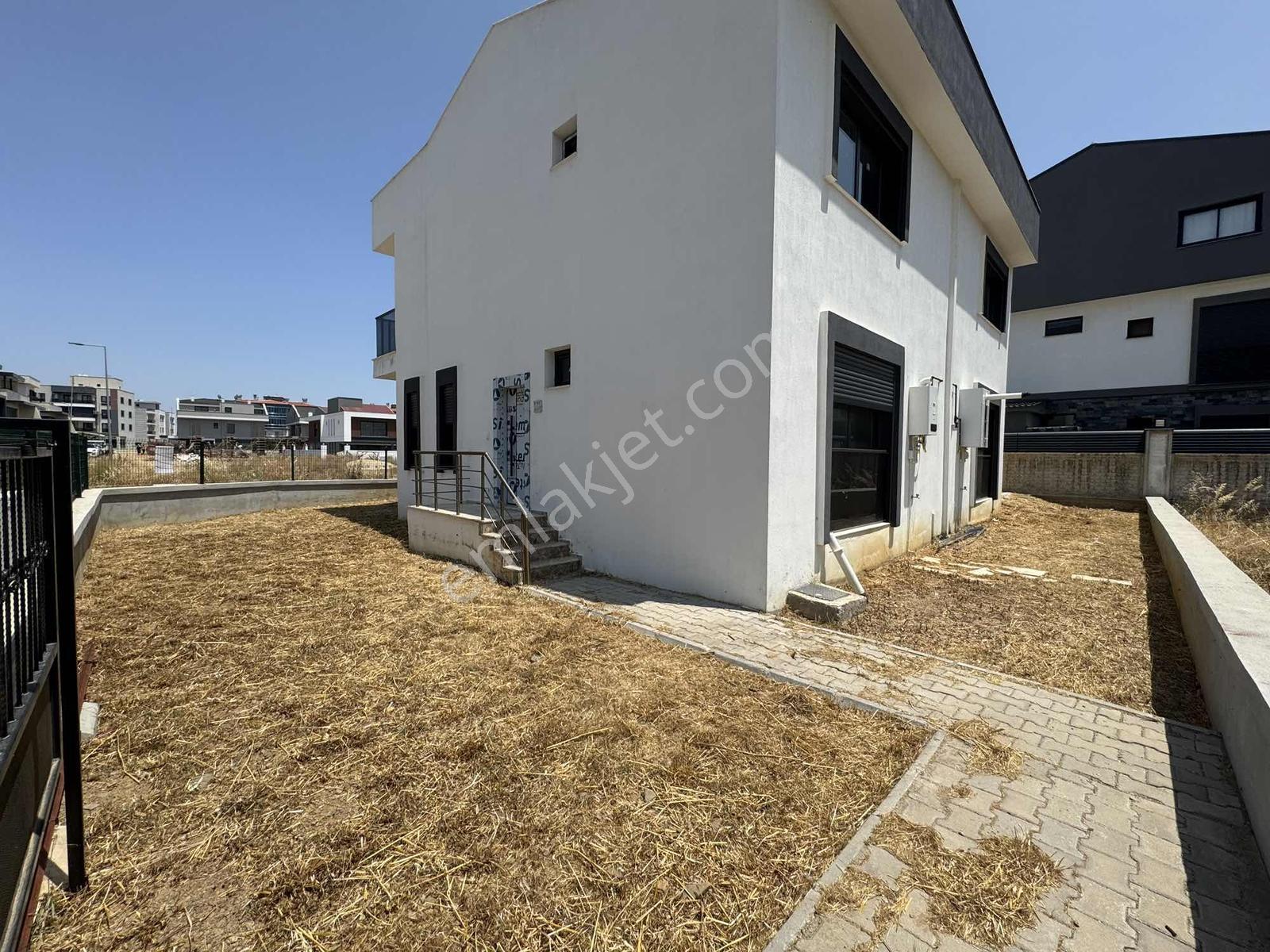 Menderes Coldwell Banker Poyraz'dan Geniş Bahçeli Villa — fotoğraf 20