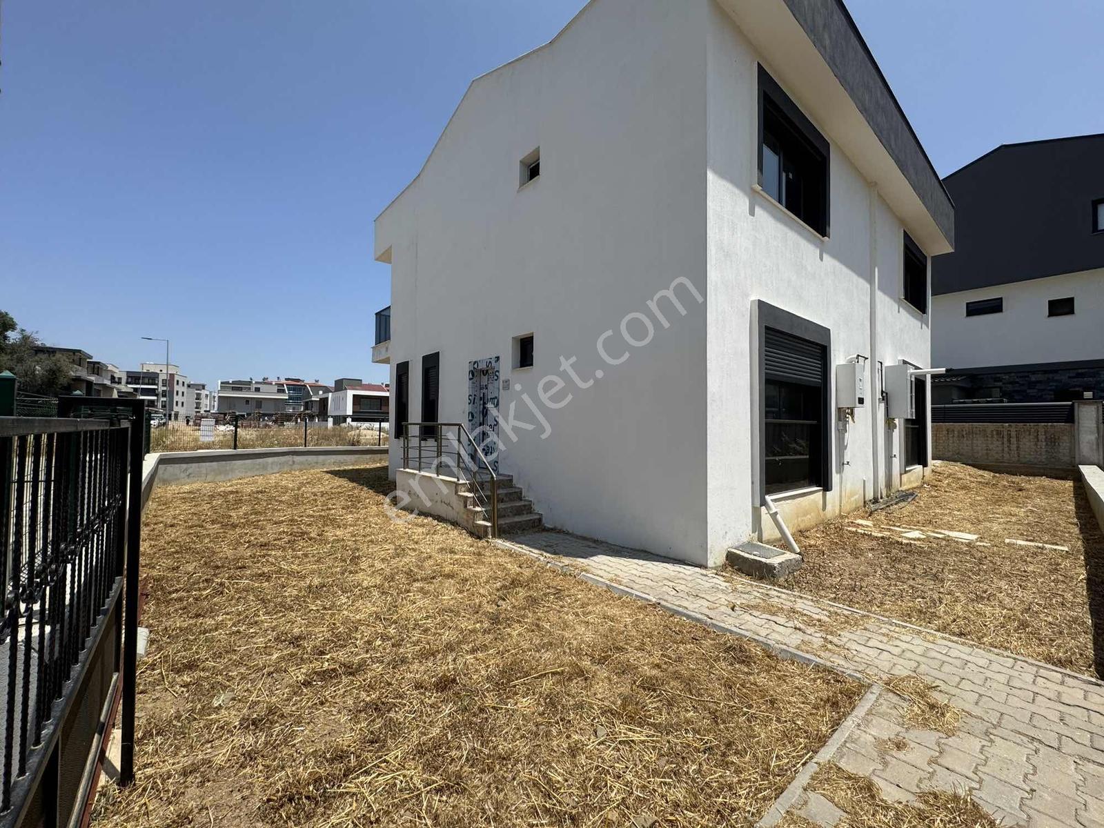 Menderes Coldwell Banker Poyraz'dan Geniş Bahçeli Villa — fotoğraf 24