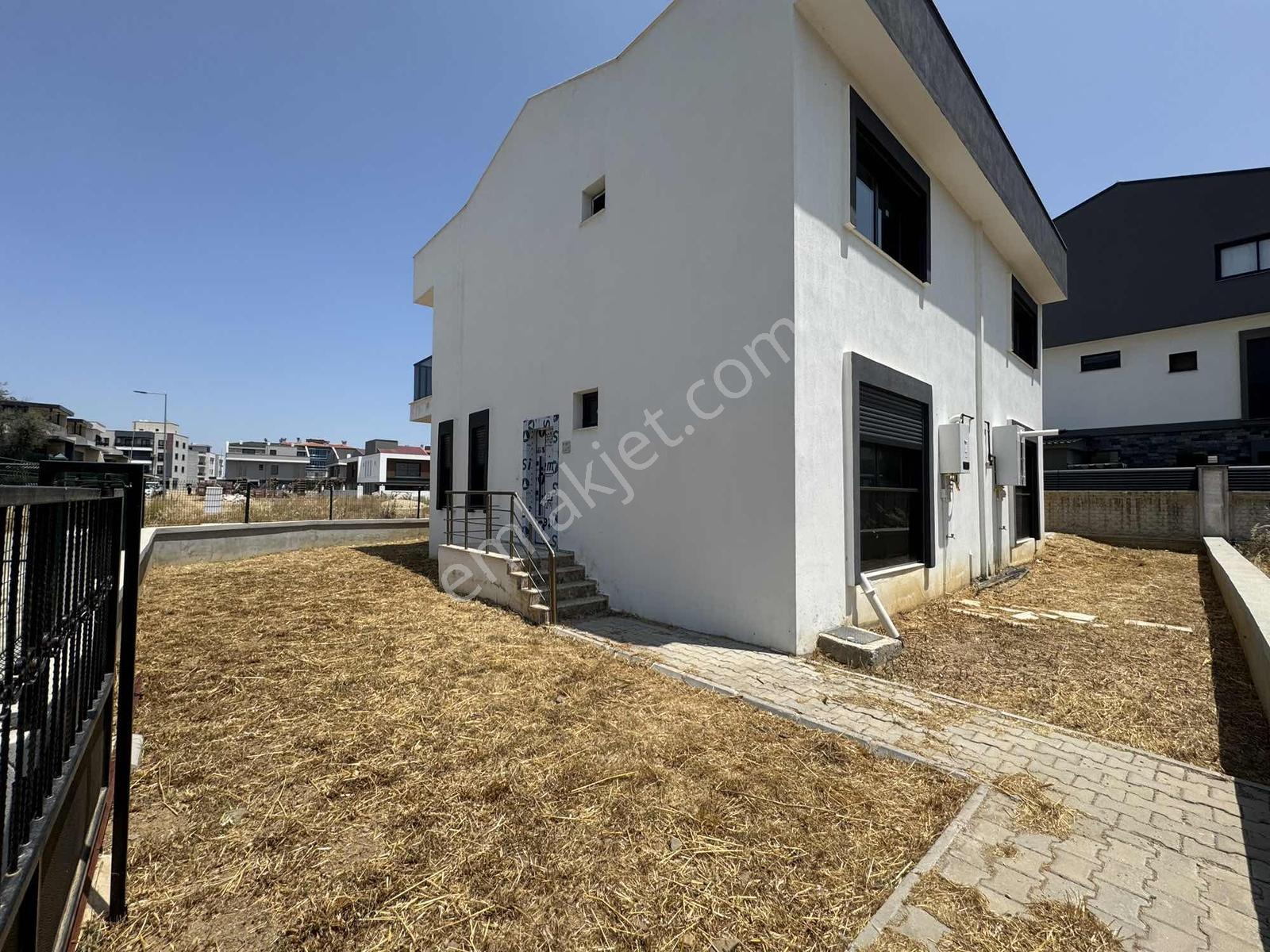 Menderes Coldwell Banker Poyraz'dan Geniş Bahçeli Villa — fotoğraf 27