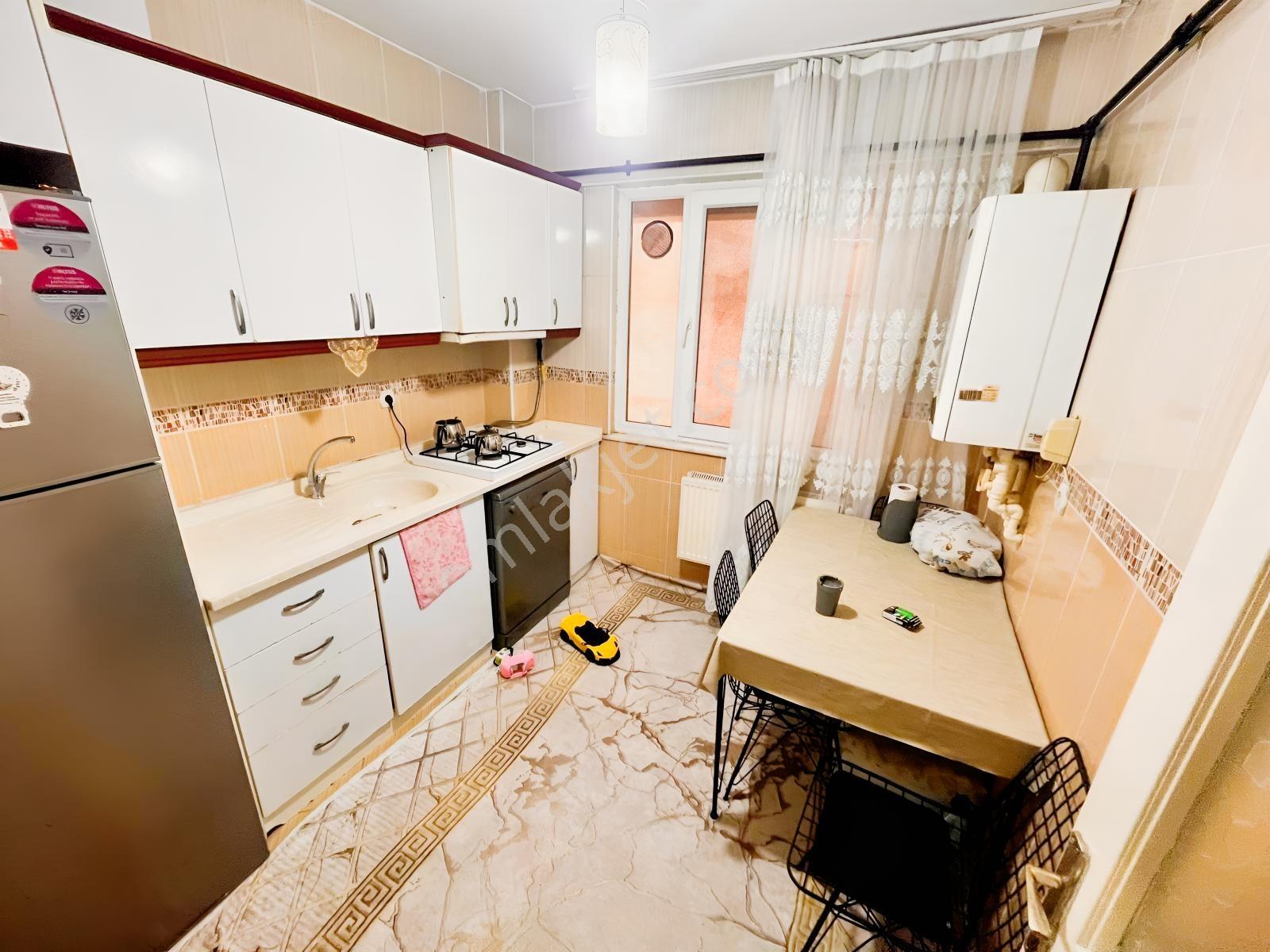 Halkalı Gümrük Yolu Yakını 1+1 65m2 Geniş Mutfaklı Daire — fotoğraf 7